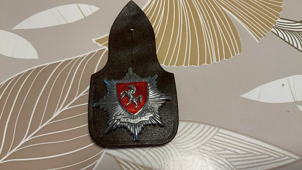 Un insigne de casque vintage rare de la KENT FIRE BRIGADE, Envoi