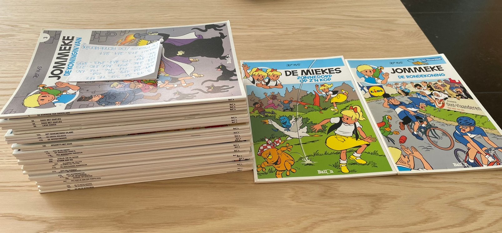 Strips Jommeke met blauwe kaft €3 per stuk lijst bij foto’s, Livres, BD, Utilisé, Enlèvement ou Envoi