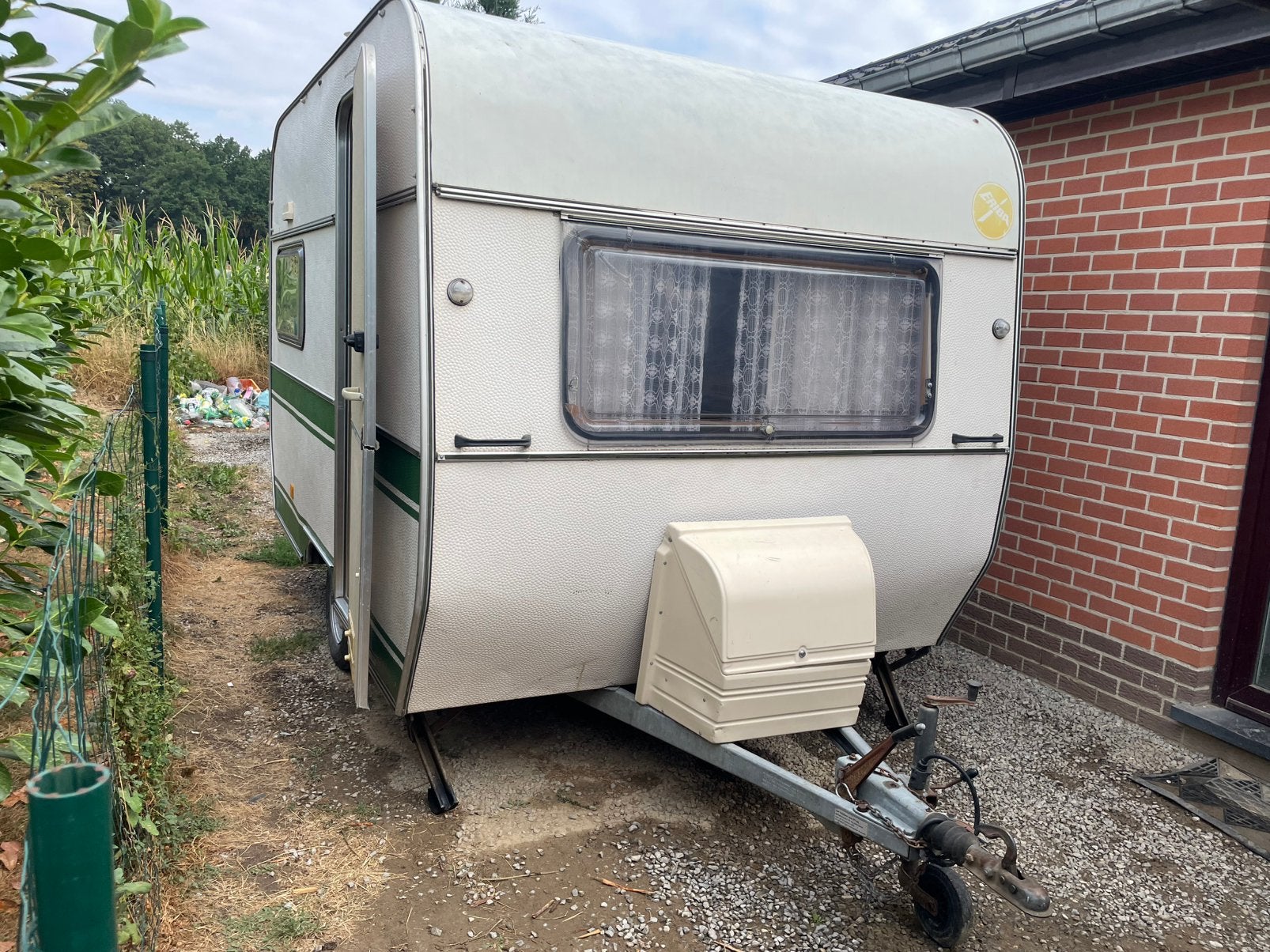 Eriba caravan - 750 kg, Caravans en Kamperen, Caravans, Standaardzit, Frans bed, Tot en met 3, Particulier