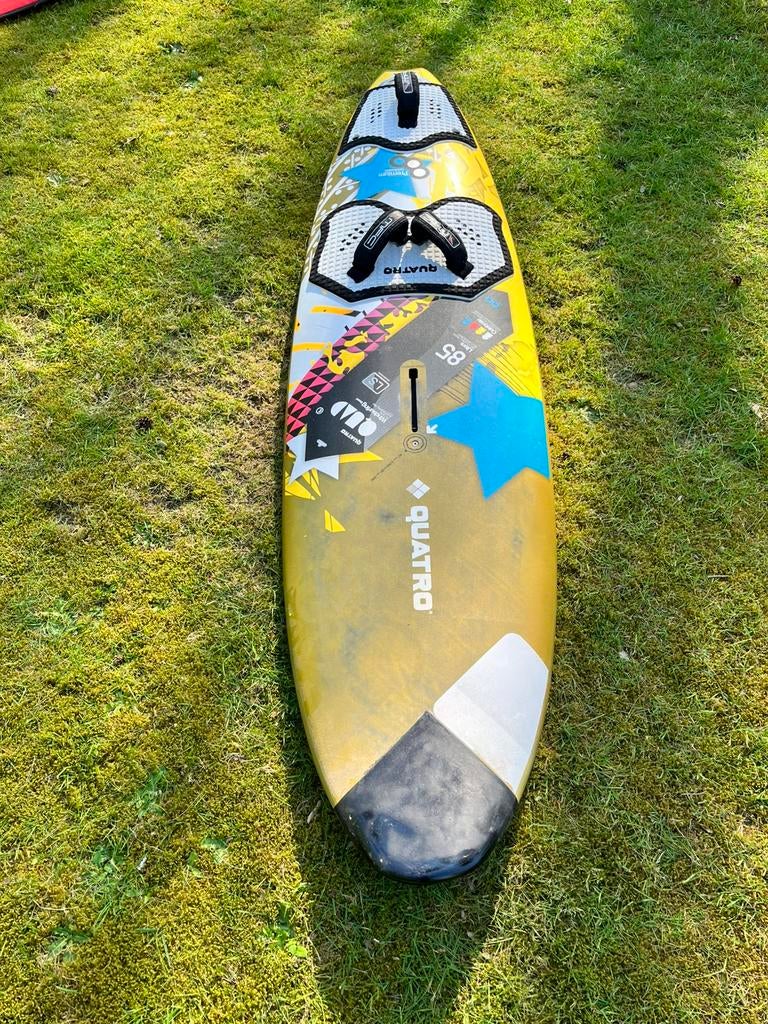 Quatro waveboard, Sports nautiques & Bateaux, Planche à voile, Moins de 5 m², Planche, Moins de 250 cm, Enlèvement