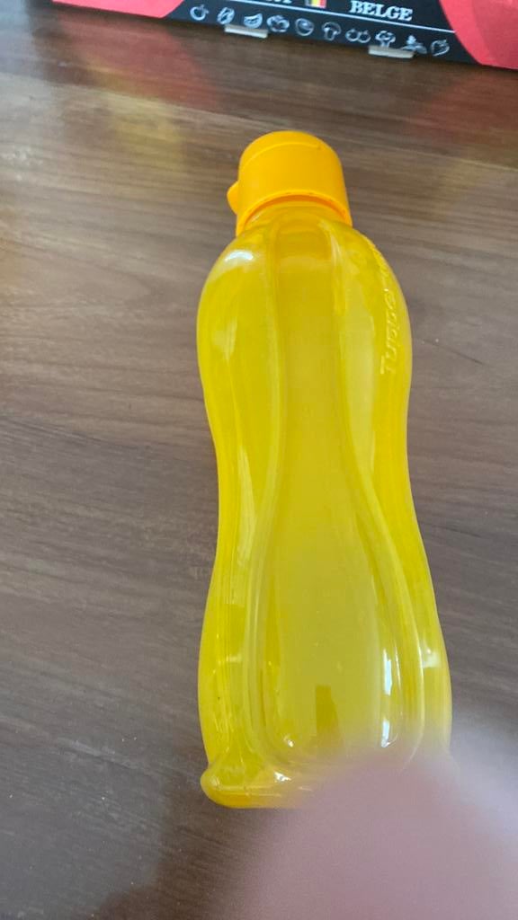 Tupperware drinkfles 500 ml. 1x gebruikt kanariegeel 8€, Ophalen, Zo goed als nieuw, Geel