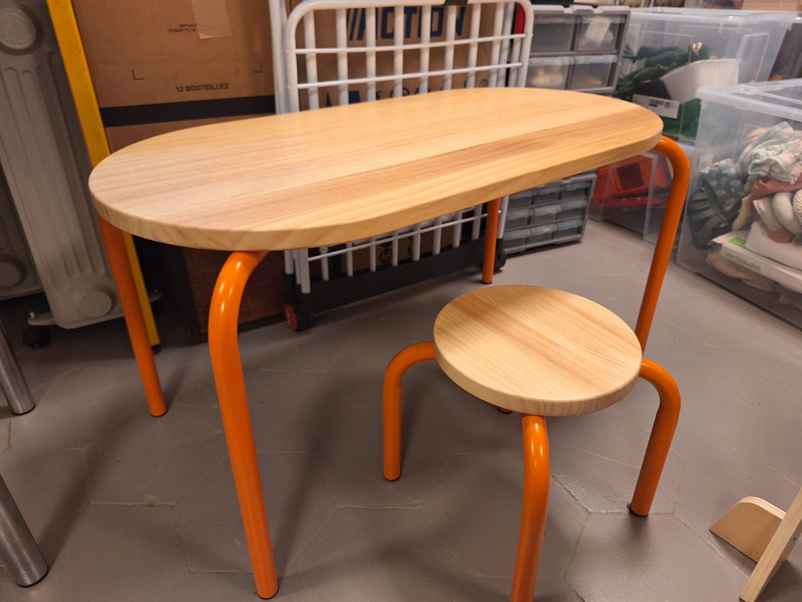 Table enfant IKEA avec tabouret GREJSIMOJS, Enfants & Bébés, Chambre d'enfant | Tables & Chaises, Enlèvement, Comme neuf