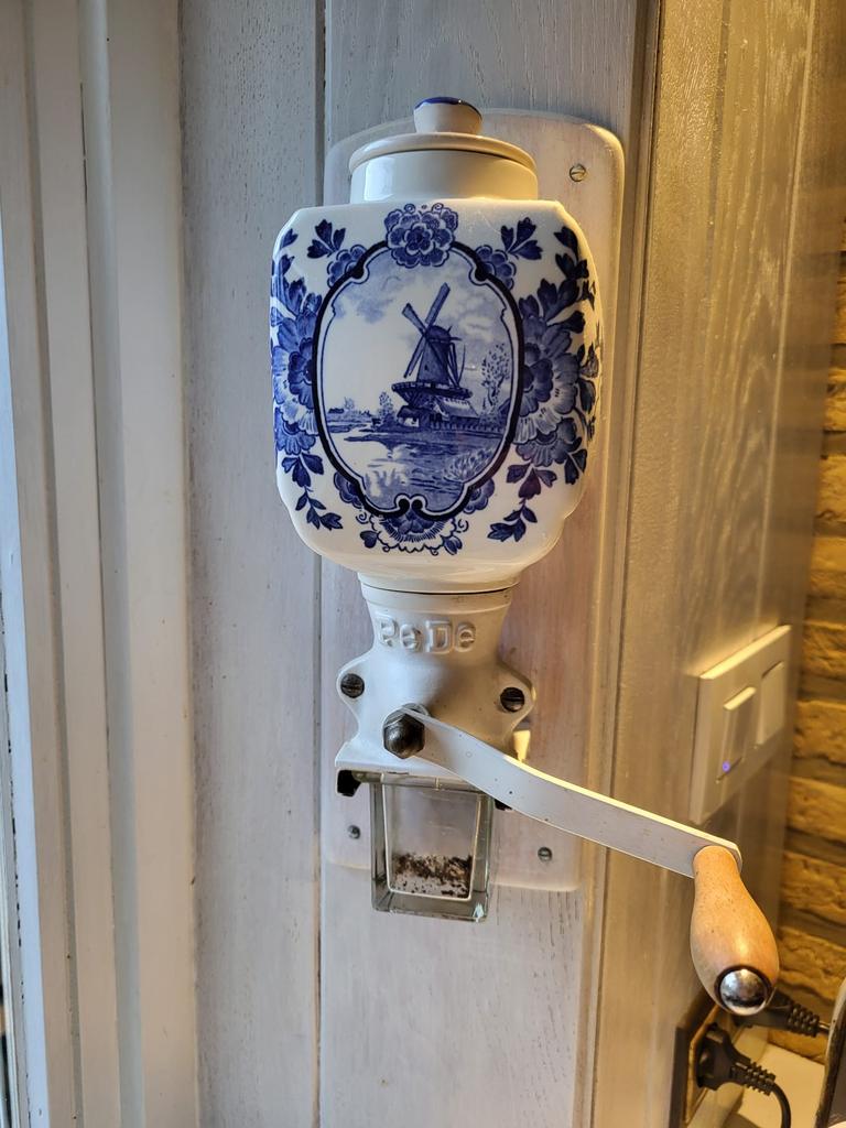 PeDe antieke koffiemolen ( prachtig object!), Antiek en Kunst, Ophalen