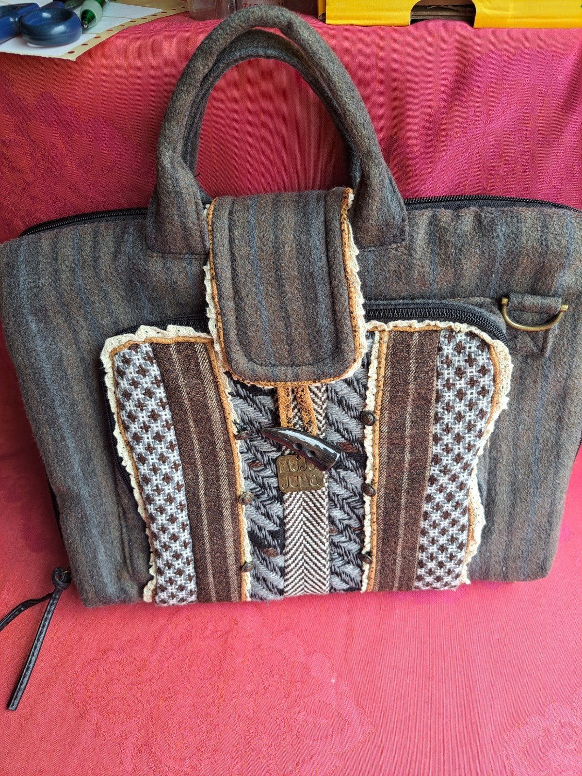 Muja Juma laptoptas, uniek design, Handtassen en Accessoires, Tassen | Damestassen, Ophalen of Verzenden, Zo goed als nieuw, Bruin