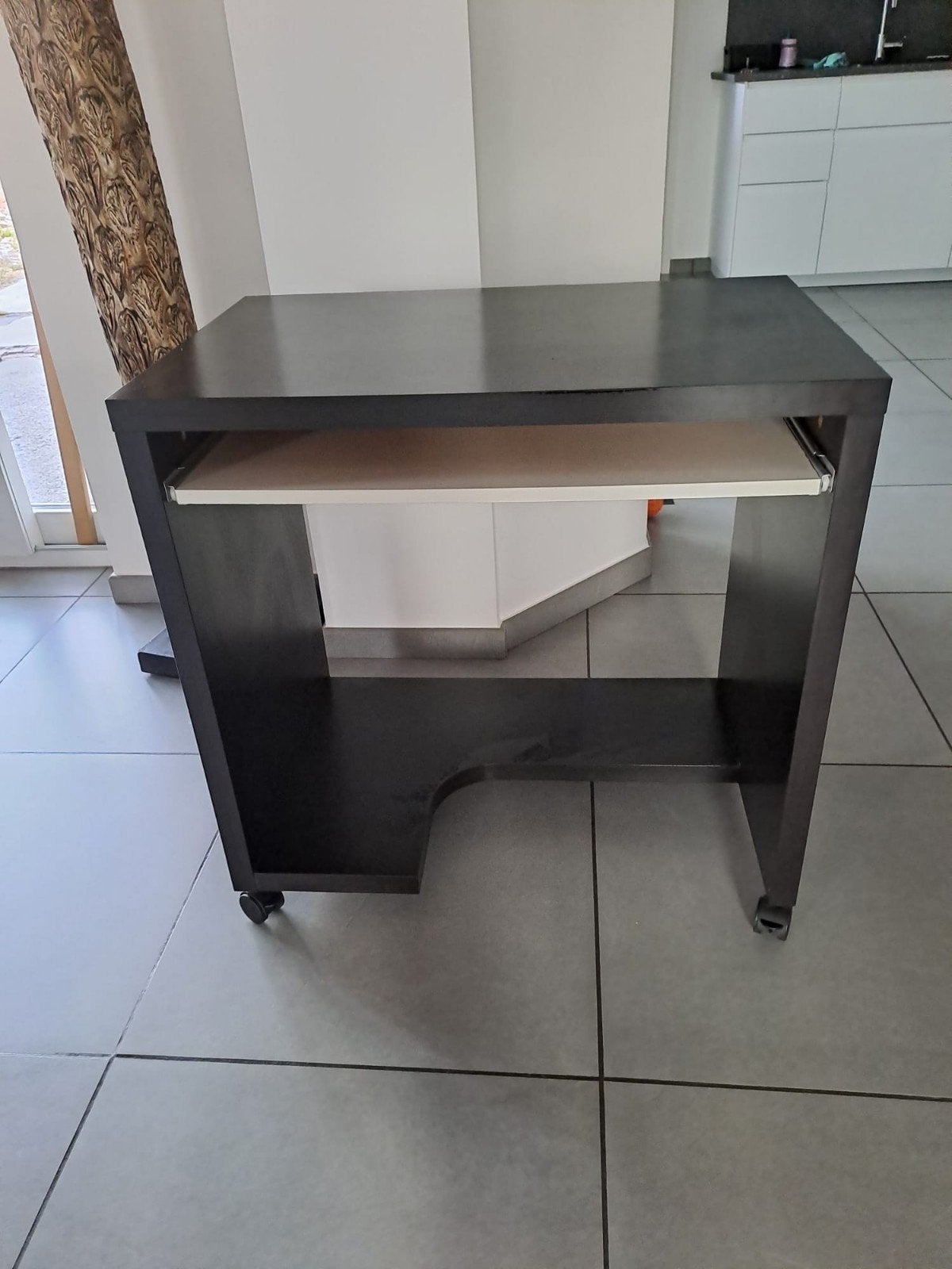 bureau met wieltjes, Huis en Inrichting, Ophalen, Zo goed als nieuw, IKEA, Computerbureau
