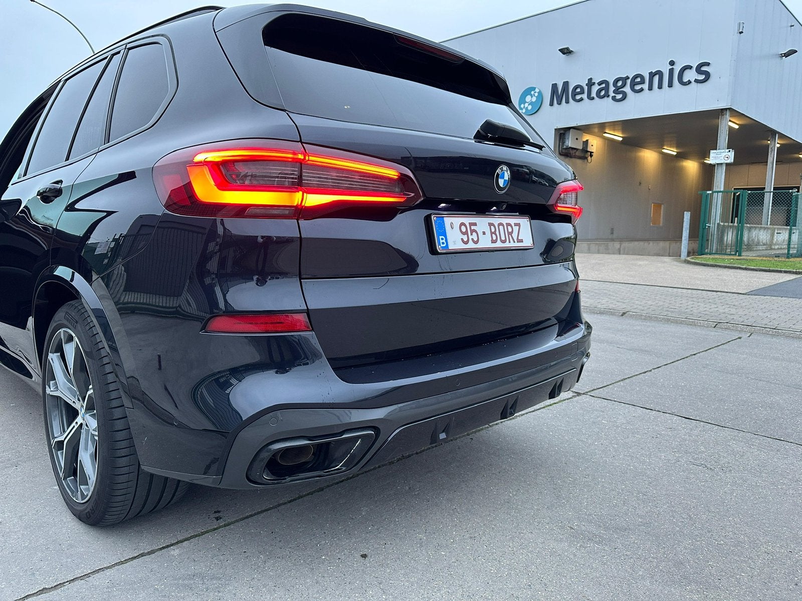 BMW X5 G05 45e hybride M-Pakket, Auto's, BMW, Automaat, Bruin, Parkeerassistent, 6 cilinders