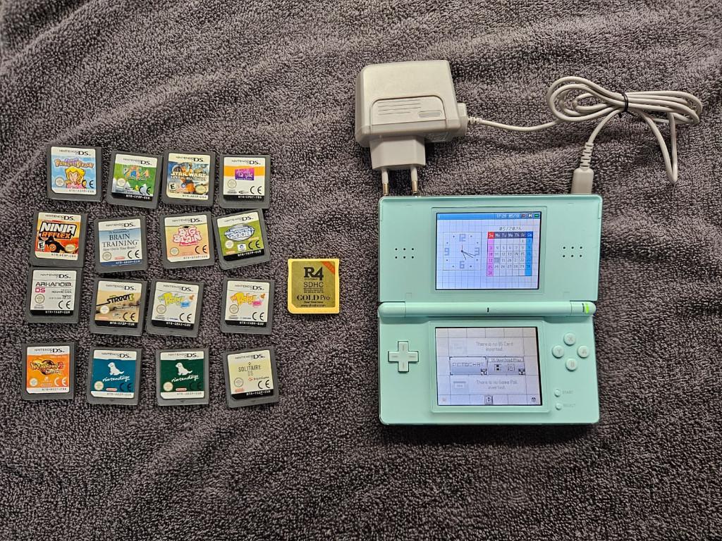 Nintendo DS Lite + Lader + 16 Games, Games en Spelcomputers, Spelcomputers | Nintendo DS, Gebruikt, DS Lite, Overige kleuren, Met games