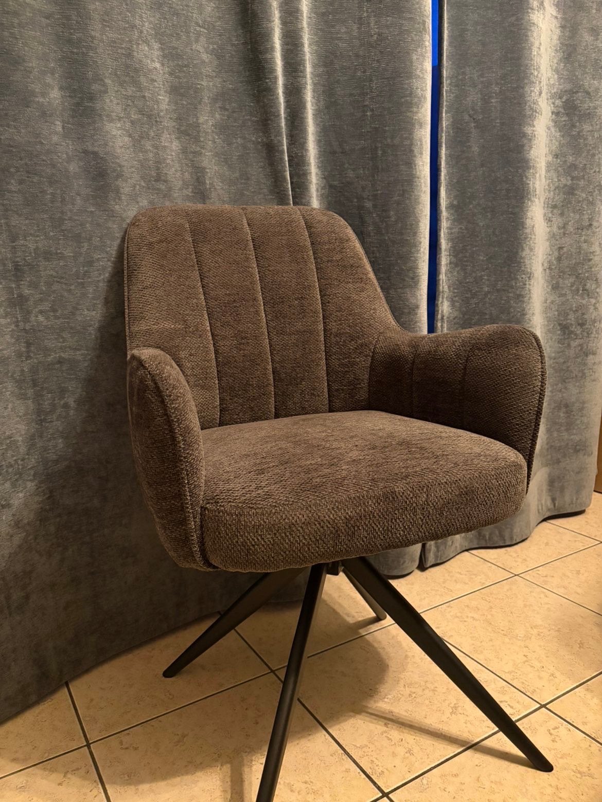 Nieuwe stoffen draaistoelen, Enlèvement, Comme neuf