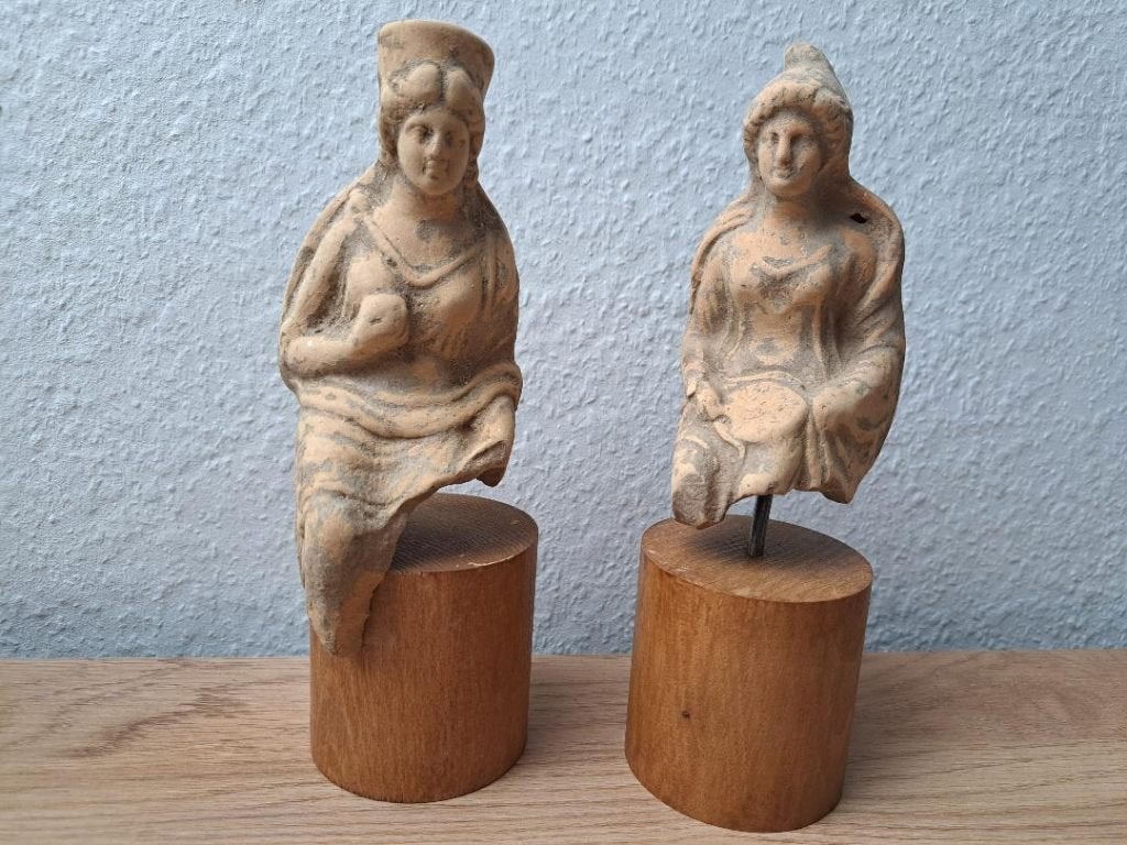 bodemvondst archeologie 2 griekse beeldjes  3e eeuw voor chr, Ophalen of Verzenden