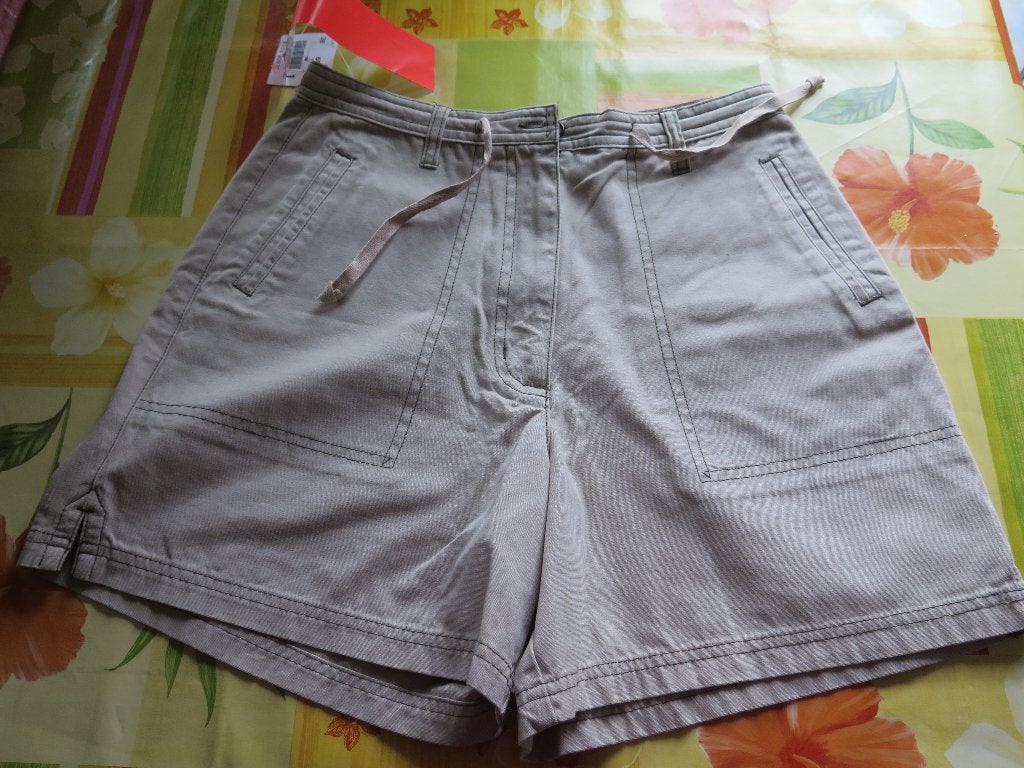beige short, Maat 38/40 (M), Kort, Beige, Nieuw