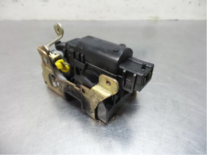 Deurslot Mechaniek 2Deurs links van een Nissan Kubistar (Kub, Gebruikt, -, -, Ophalen of Verzenden