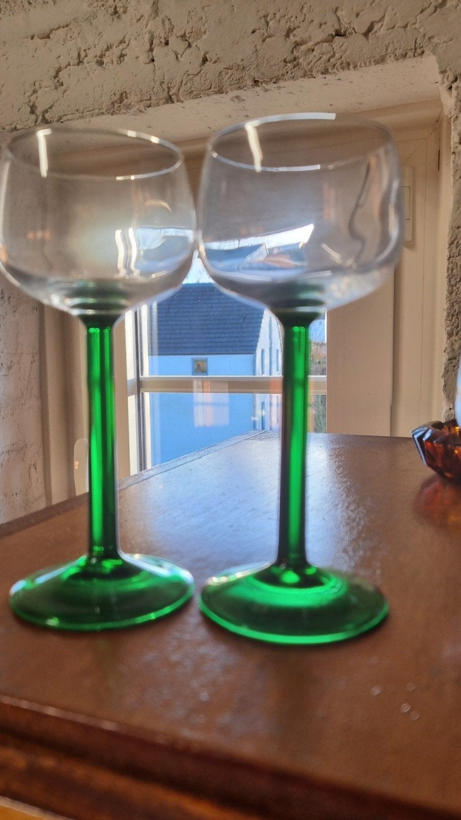 six verres à  vin  blanc, Enlèvement