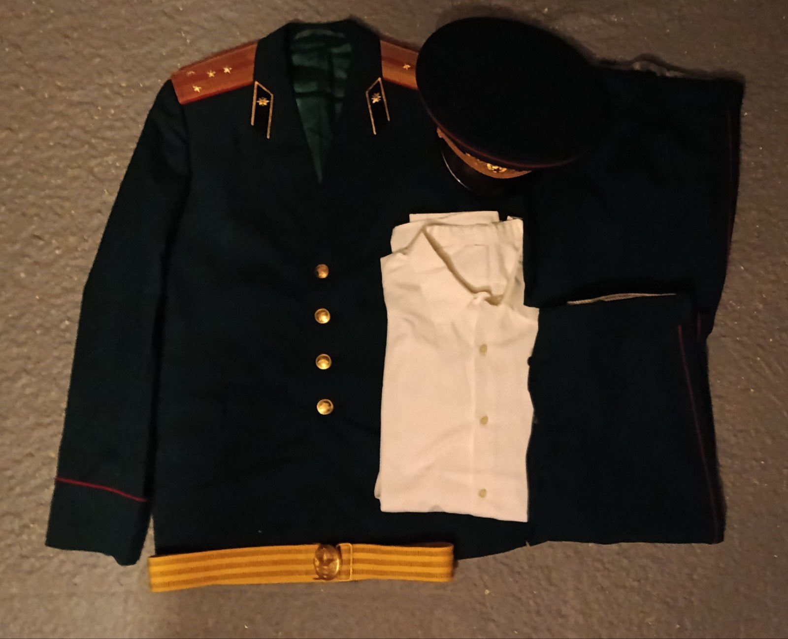 Compleet Sovjet Officier Uniform (USSR), Verzamelen, Militaria | Algemeen, Ophalen of Verzenden, Landmacht, Kleding of Schoenen