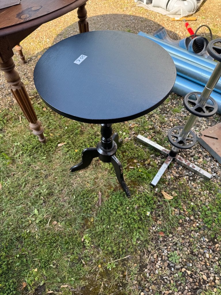 Zwart gelakt tafeltje met geraaide poot, Ophalen, Minder dan 55 cm, Gebruikt, Rond