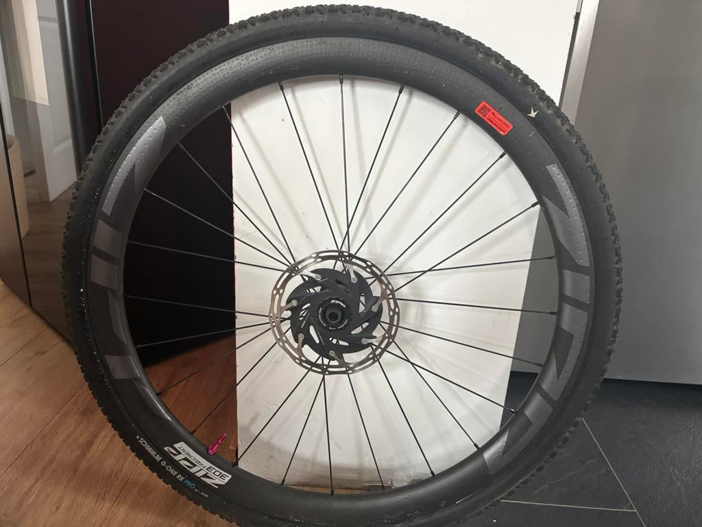 Roue Zipp 303 firecrest, Vélos & Vélomoteurs, Enlèvement, Comme neuf, Roue, Carbone