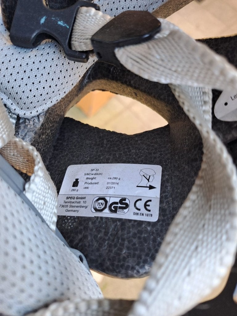 Crivit Fietshelm - Maat S/M (54-60 cm) - Met Achterlicht-€4, Fietsen en Brommers, Fietsaccessoires | Fietshelmen, Jongen of Meisje