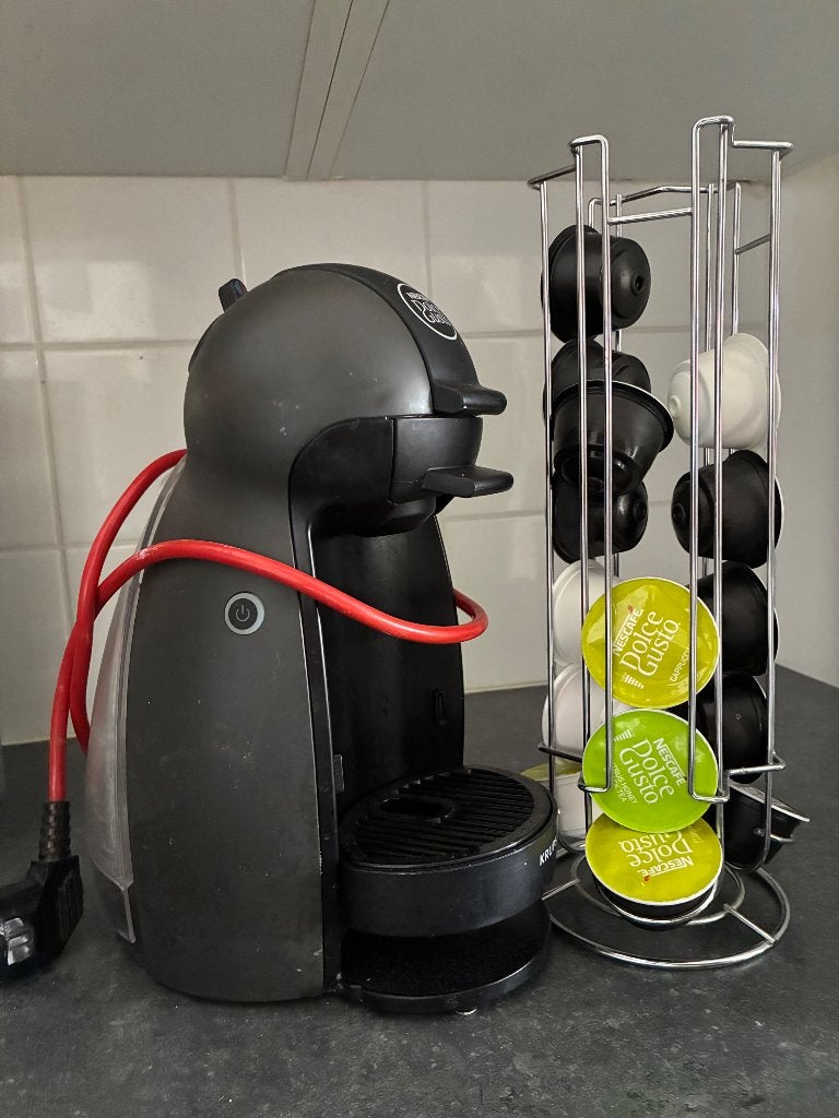 Machine à café Dolce Gusto + capsules, Autres modèles, Dosettes et capsules de café, Réservoir d'eau amovible, Enlèvement