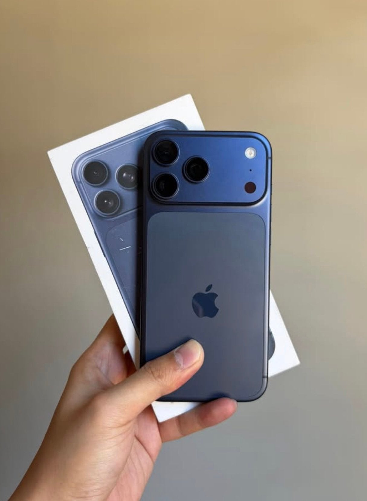 iPhone 17 Pro Max 256 Go — Bleu foncé, Télécoms, Téléphonie mobile | Housses, Coques & Façades | Apple iPhone, Enlèvement ou Envoi