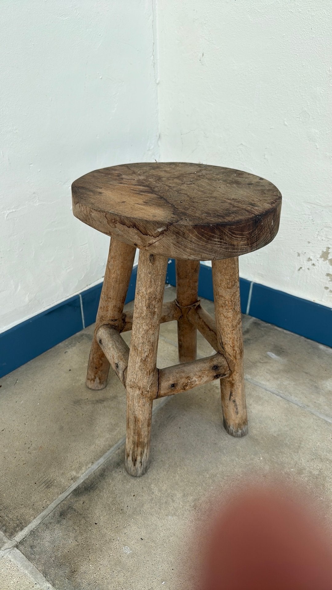 Stevig houten krukje hoogte 44 x dia. Ong. 28 cm, Huis en Inrichting, Ophalen, Gebruikt, Hout