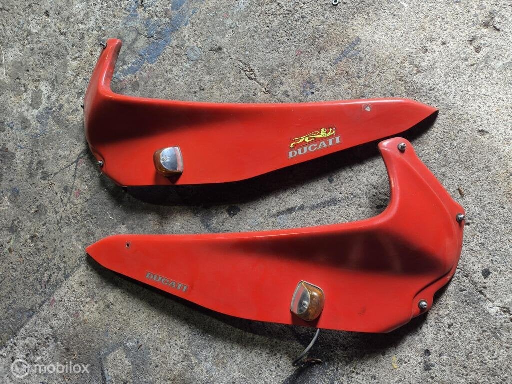 Zijkuipdeel kuipdelen halve kuipen nuda SS Sport Supersport, Enlèvement ou Envoi, Factorystore.service@ducati.com, Via Antonio Cavalieri Ducati, 74/5, 74/6, 40132 Bologna BO