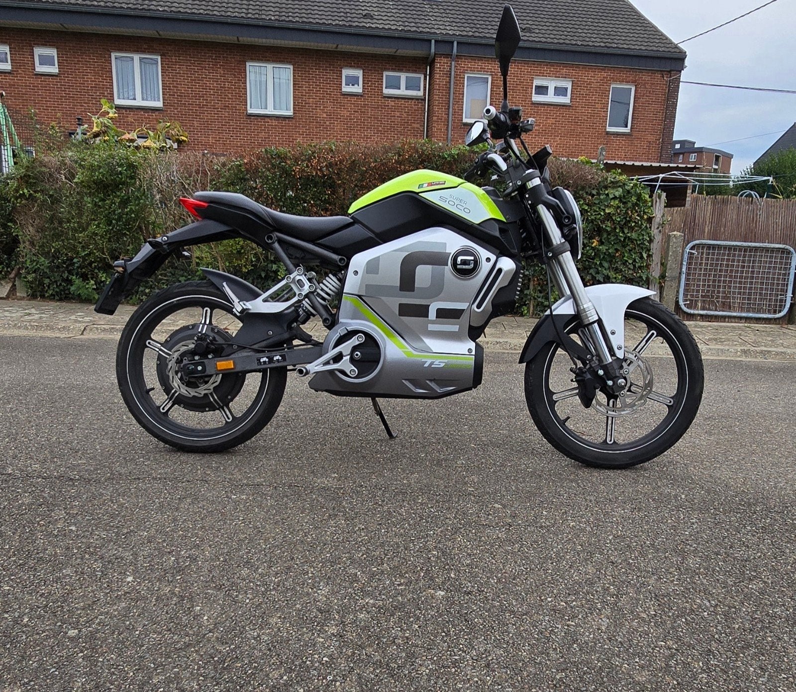 Moto + €1000 tegen auto, quad, buggy, kampeerauto, Automaat, 4 deurs, Euro 6, A4