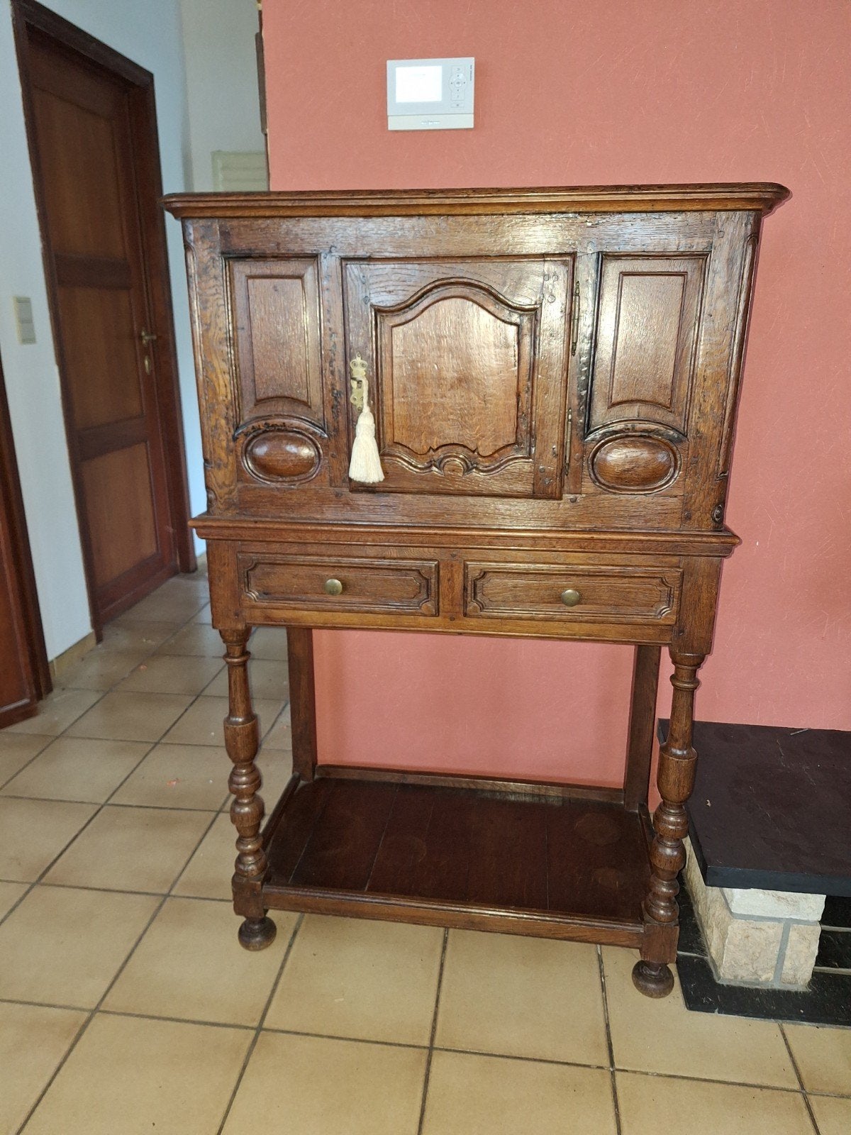 Antieke Eiken  / Kast op Stand (Neorenaissance / Jacht, Ophalen