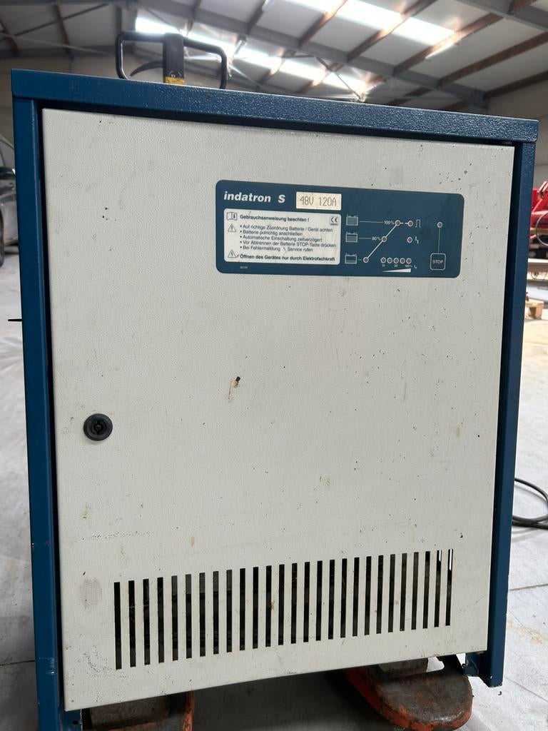 Batterijlader electrische heftruck INDATRON, Ophalen, Heftruck