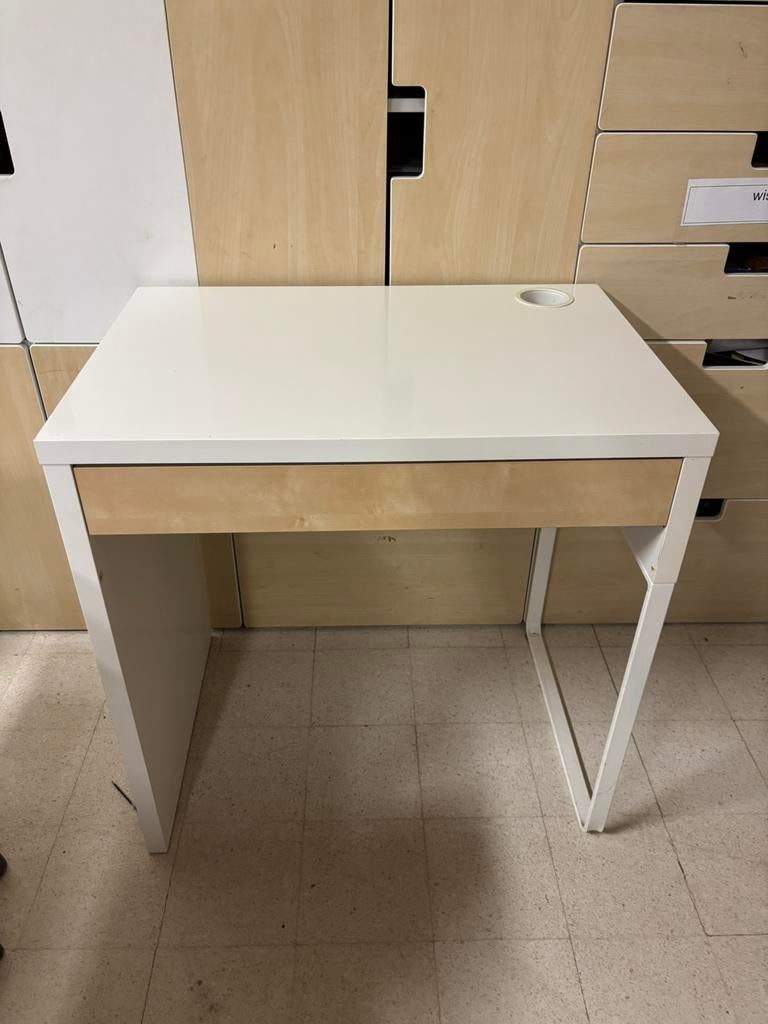 Bureau ikea, Huis en Inrichting, Ophalen of Verzenden, Zo goed als nieuw, IKEA, Kabelgoot