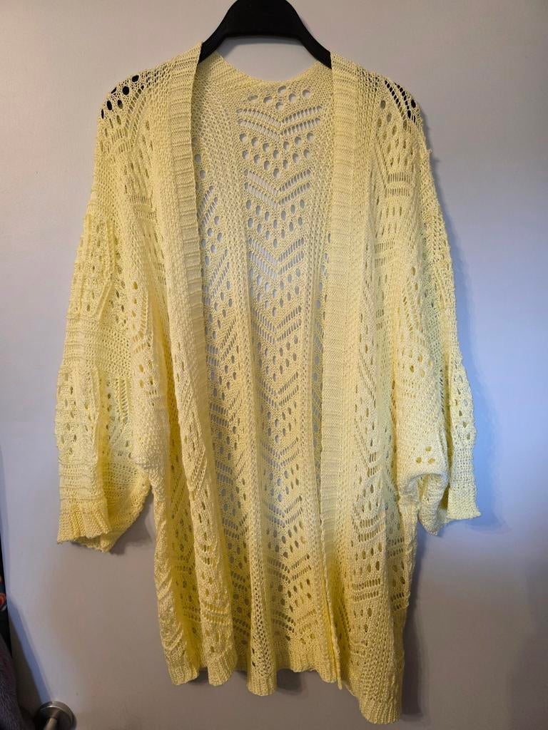 Gilet en "crochet" taille unique mais grande taille, Kleding | Dames, Grote Maten, Ophalen of Verzenden, Nieuw, Geel, Overige typen