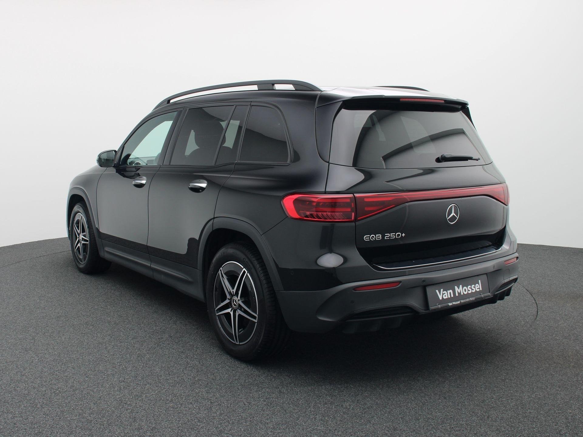Mercedes-Benz EQB 250+ AMG Line + PANORAMISCH DAK + CARPLAY, Auto's, Mercedes-Benz, Dealer onderhouden, 2005 kg, Gebruikt, 71 kWh