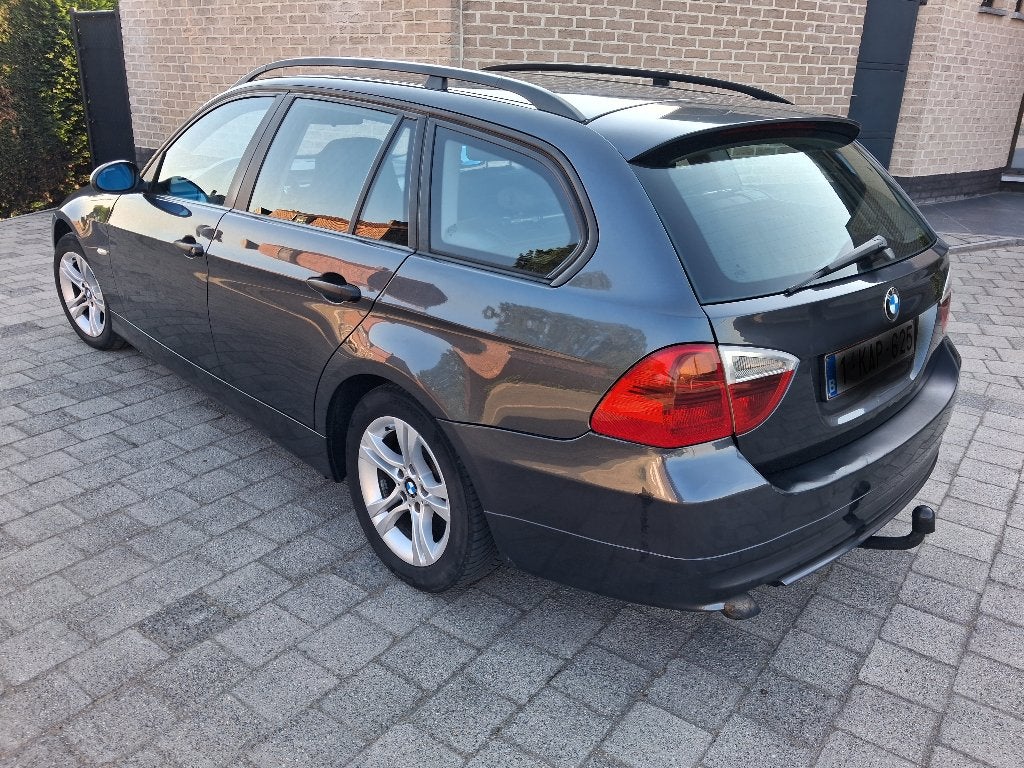 Bmw e91 318d 19/03/2007 enkel voor export of onderdelen., Auto's, 90 kW, Achterwielaandrijving, Zwart, 4 cilinders