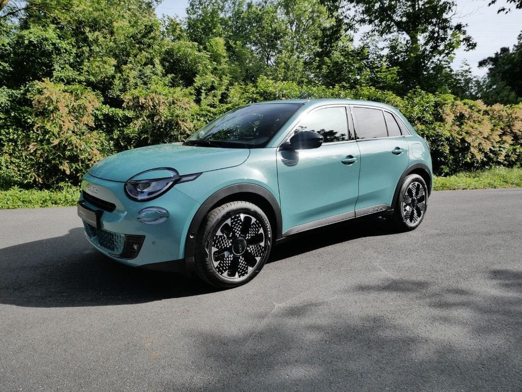 Fiat 600 La Prima, 54kWh, 156 PK, 405 KM autonomie, Cuir, Achat, 4 portes, Carnet d'entretien