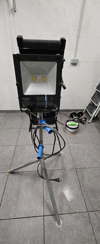 Éclairage de chantier led avec pied télescopique, Bricolage & Construction, Enlèvement, Avec pied