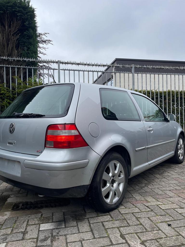 Top citadine Volkswagen Golf 4 dernière édition, Argent ou Gris, Achat, Boîte manuelle, 5 portes