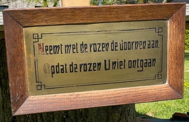 Antieke wandspreuk in houten kader, Ophalen