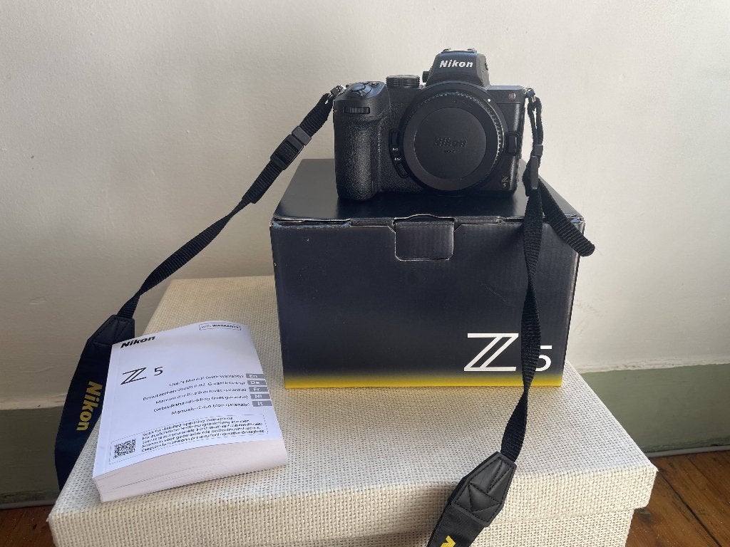 Boîte d'origine Nikon Z5, TV, Hi-fi & Vidéo, Appareils photo numériques, Sans zoom optique, Enlèvement ou Envoi, Chargeur, Comme neuf