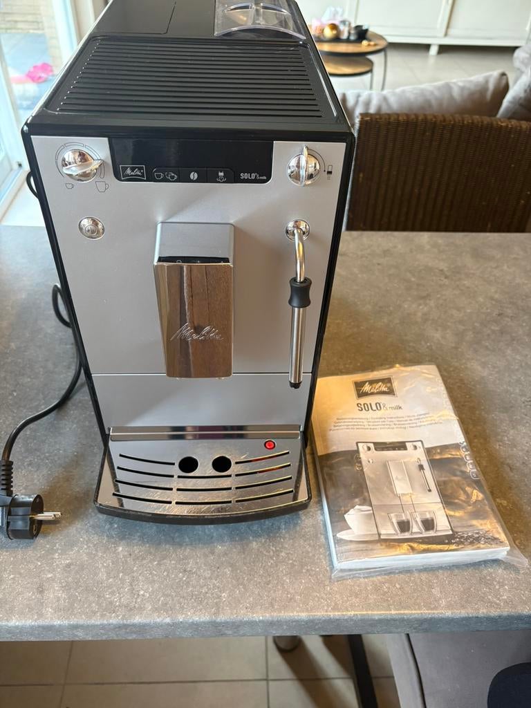 Melitta solo & milk  caffeo met melkopschuimer, Electroménager, Cafetières, Utilisé, Café en grains, Enlèvement ou Envoi