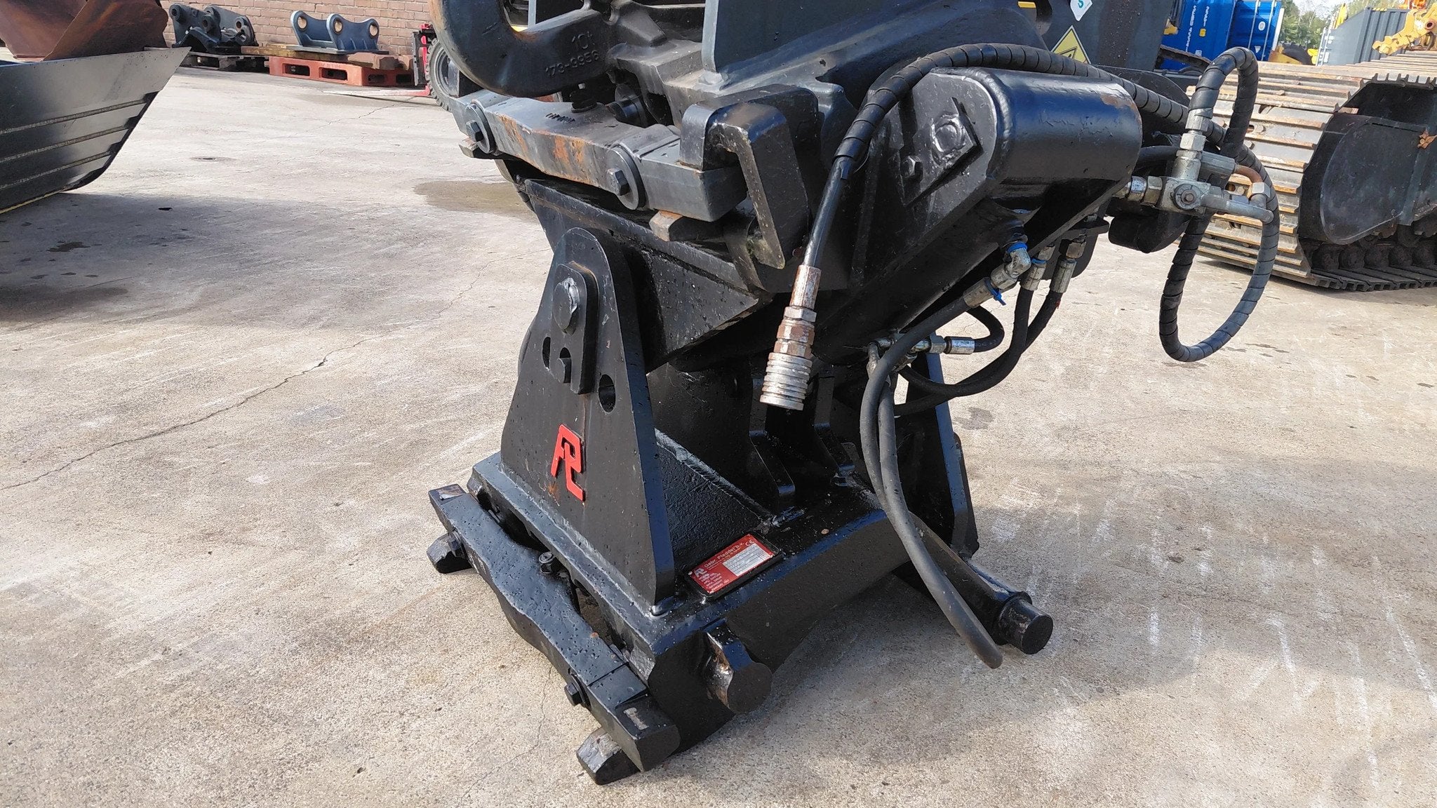 Pladdet CW30 CW40 tilting quick coupler powertilt