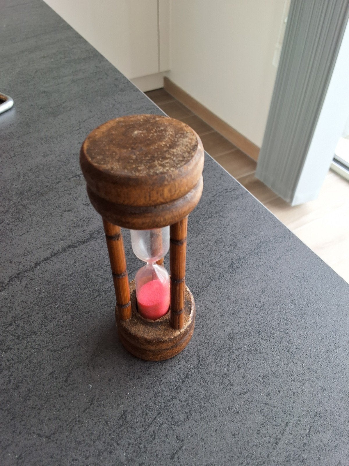 zandloper hoogte 10 cm.
zie ook naar mijn andere zoekertjes, Antiek en Kunst, Ophalen