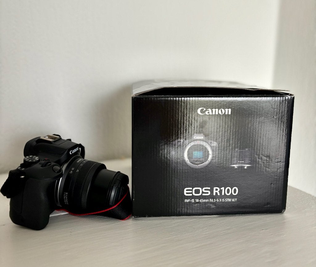 Canon EOS R100 + objectif RF-S 18-45mm F4.5-6.3 IS STM, Audio, Tv en Foto, Fotocamera's Digitaal, Ophalen, Bluetooth, Canon, Zo goed als nieuw