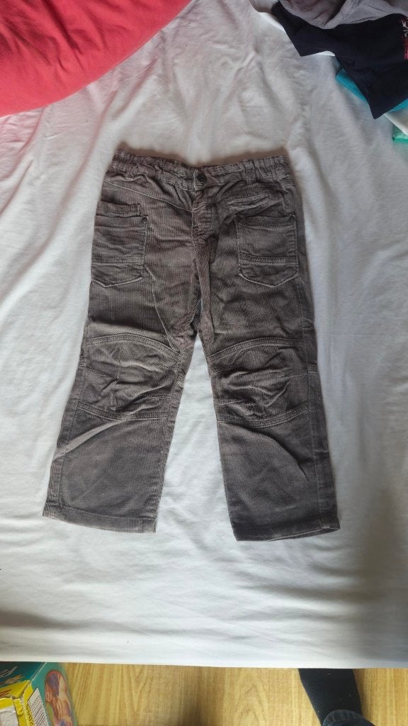 t94 fluwelen broek, Kinderen en Baby's, Kinderkleding | Maat 92, Broek, Nieuw, Ophalen of Verzenden, Jongen