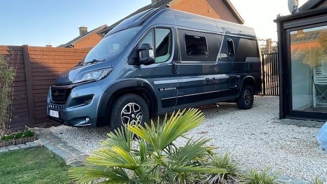 ADRIA TWIN SPB 600 (SUPREME-LUXE VERSIE)(ALS NIEUW)!  160PK, Caravans en Kamperen, Mobilhomes, Automaat, Buscamper of Camperbus
