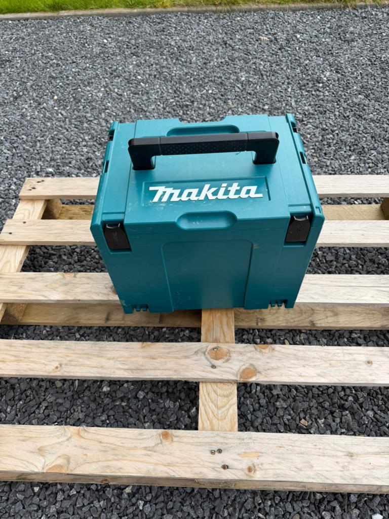 Vend outillage électroportatif Makita, Enlèvement, Comme neuf