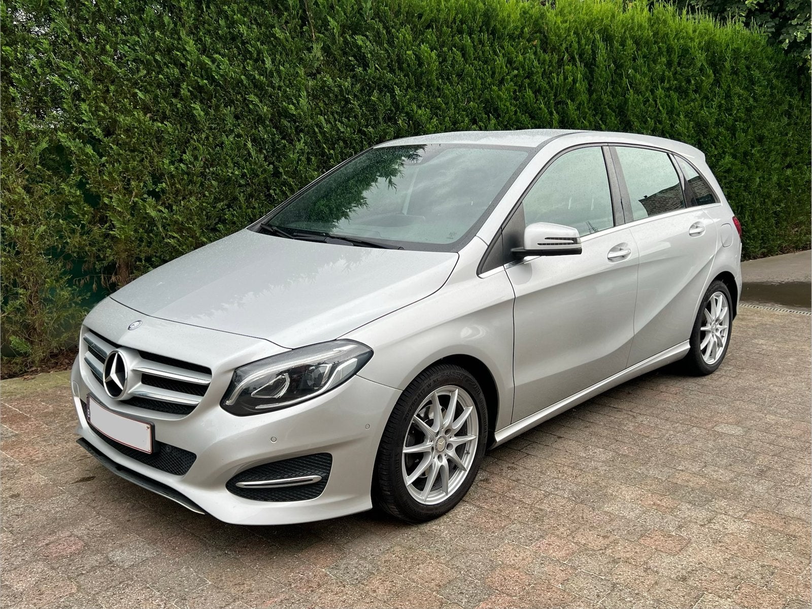 Mercedes B180, Autos, Mercedes-Benz, 90 kW, Argent ou Gris, Achat, Capteur de stationnement