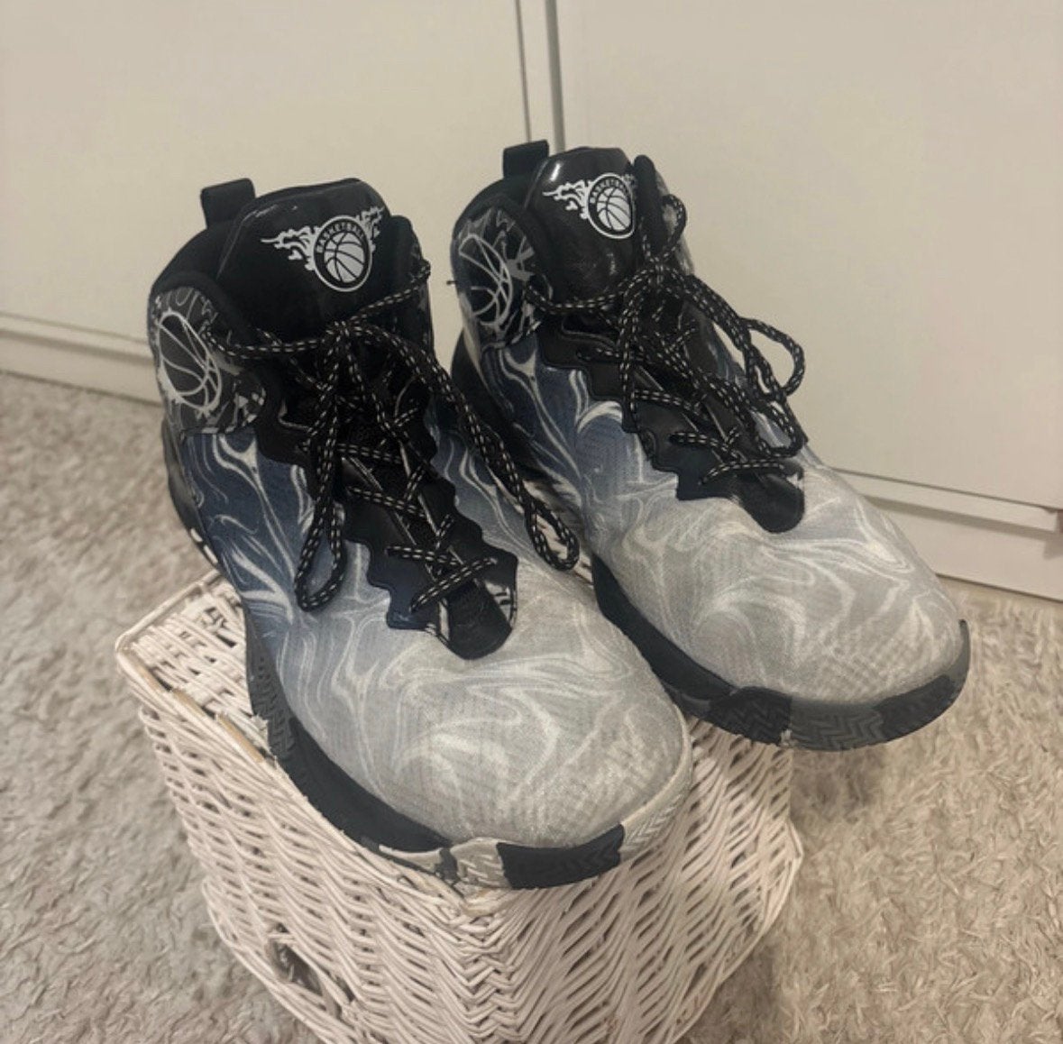 Chaussures basket chinoise taille 48, Enlèvement, Porté, Chaussures de sport, Noir