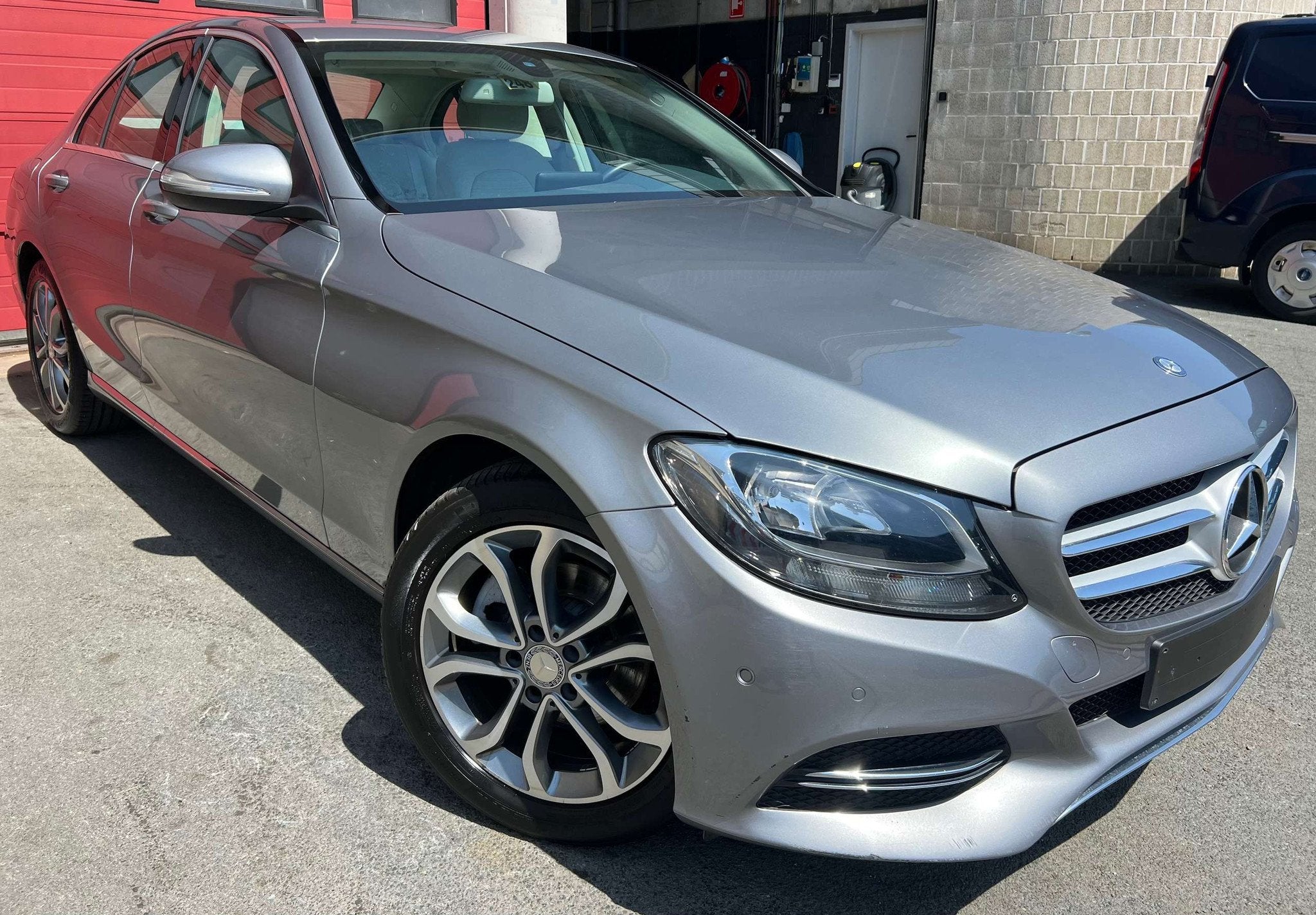 Mercedes-Benz C-Klasse 180 CAR-PASS + NAVI + GARANTIE, Autos, Mercedes-Benz, Argent ou Gris, Achat, Boîte manuelle, 1960 kg