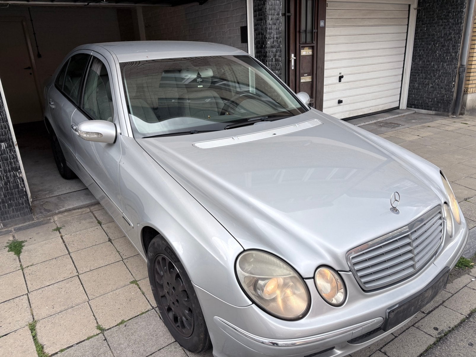 Mercedes E220 CDI Automatique, Autos, Argent ou Gris, Achat, Entreprise, Carnet d'entretien