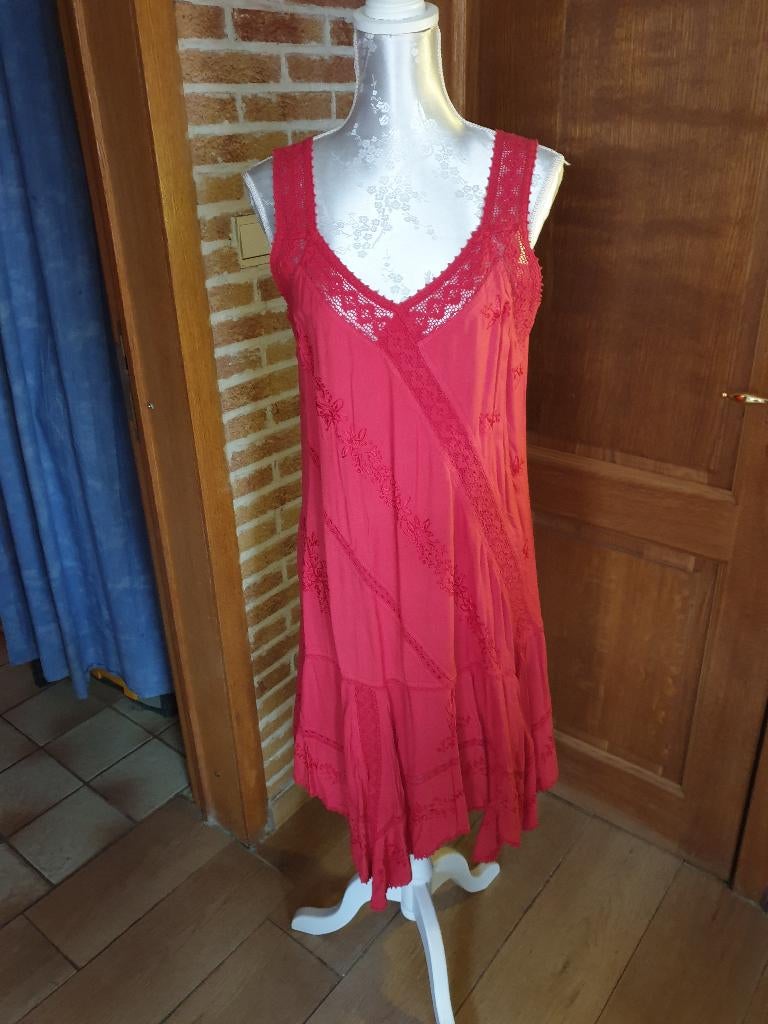 Robe rouge dentelle neuve, Enlèvement, Neuf, Rouge