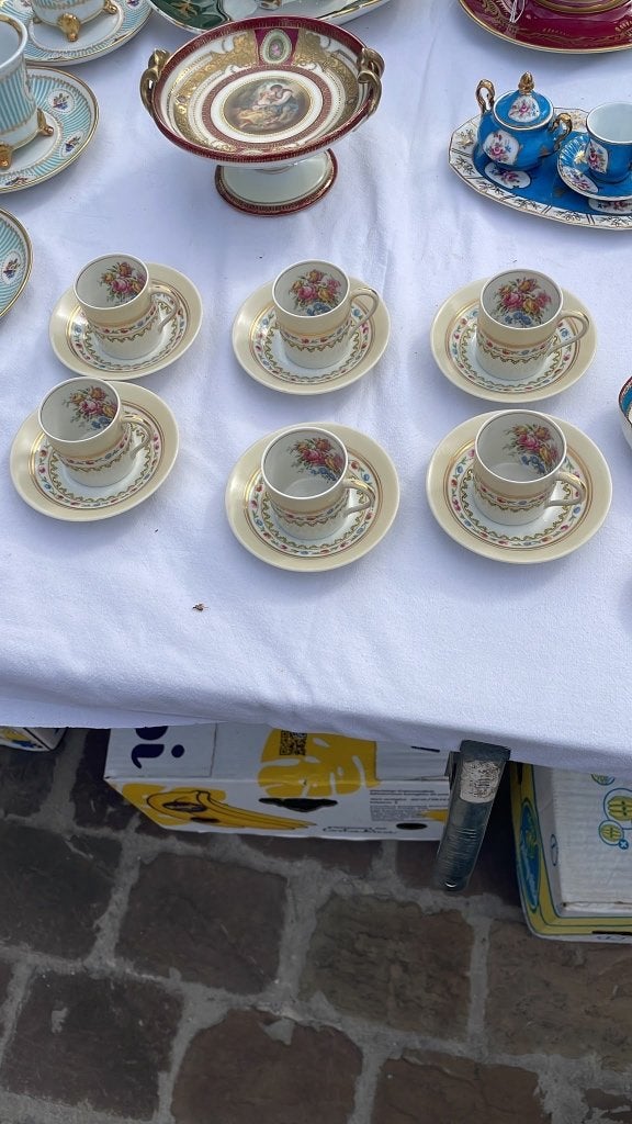 6 tasses et sous tasse moka porcelaine de Limoges, Antiquités & Art, Enlèvement ou Envoi