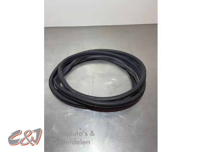 Portierrubber 4Deurs links-voor van een Fiat Doblo, Gebruikt, -, -, Ophalen of Verzenden